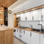 Apartamenty BlueSky - Karkonoska 13, z widokiem na góry, blisko szlaków i wyciągów, w zielonej okolicy Apartamento *