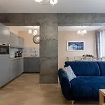 Apartamento Apartamenty BlueSky - Karkonoska 13, z widokiem na góry, blisko szlaków i wyciągów, w zielonej okolicy