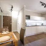 Apartamenty BlueSky - Karkonoska 13, z widokiem na góry, blisko szlaków i wyciągów, w zielonej okolicy Apartamento Karpacz