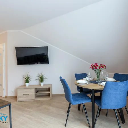 Apartment Bluesky: Mountain View Retreat Near Trails